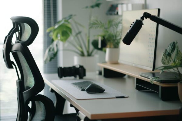 How to Choose a Comfortable Desk Chair for All-Day Support